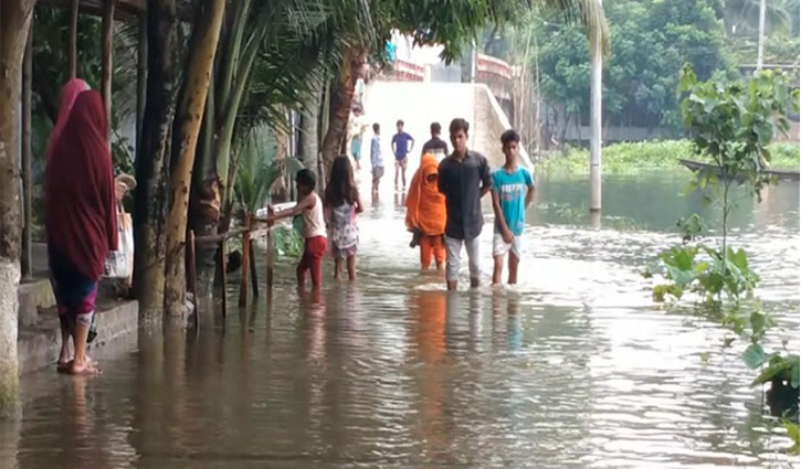 যমুনার পানি বিপৎসীমার ৬৭ সে.মি উপরে, দিশেহারা মানুষ যমুনার পানি বিপৎসীমার ৬৭ সে.মি উপরে, দিশেহারা মানুষ