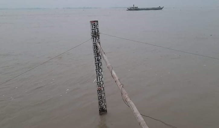 কমতে শুরু করেছে যমুনার পানি কমতে শুরু করেছে যমুনার পানি