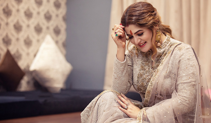 প্রেমিকের সঙ্গে ছুটি কাটাতে উড়ে গেলেন শ্রাবন্তী!