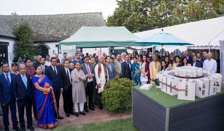 ক্যানবেরায় বাংলাদেশ জাতীয় সংসদ ভবনের মিনিয়েচার উদ্বোধন ক্যানবেরায় বাংলাদেশ জাতীয় সংসদ ভবনের মিনিয়েচার উদ্বোধন