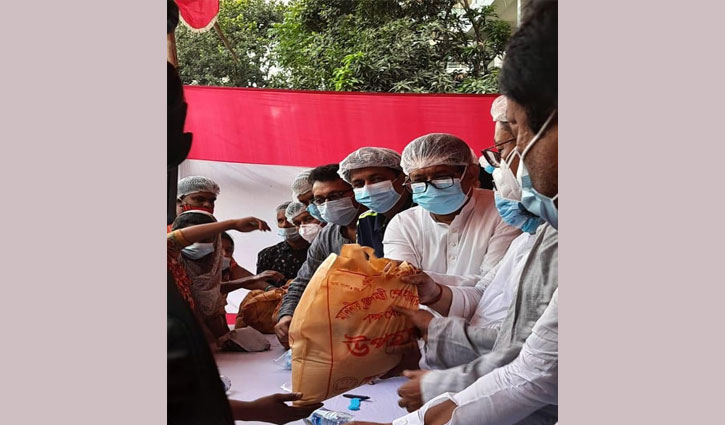 স্বেচ্ছাসেবক লীগের উদ্যোগে মাস্ক ও খাদ্য সামগ্রী বিতরণ স্বেচ্ছাসেবক লীগের উদ্যোগে মাস্ক ও খাদ্য সামগ্রী বিতরণ