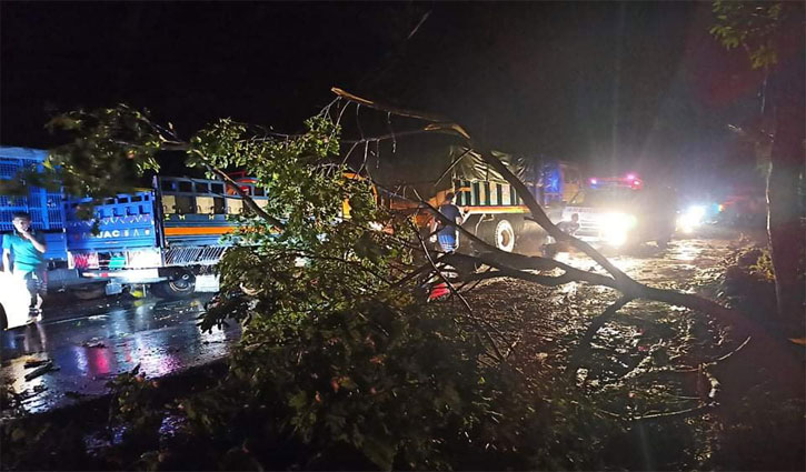 সিরাজগঞ্জে ভয়াবহ কালবৈশাখী ঝড় সিরাজগঞ্জে ভয়াবহ কালবৈশাখী ঝড়