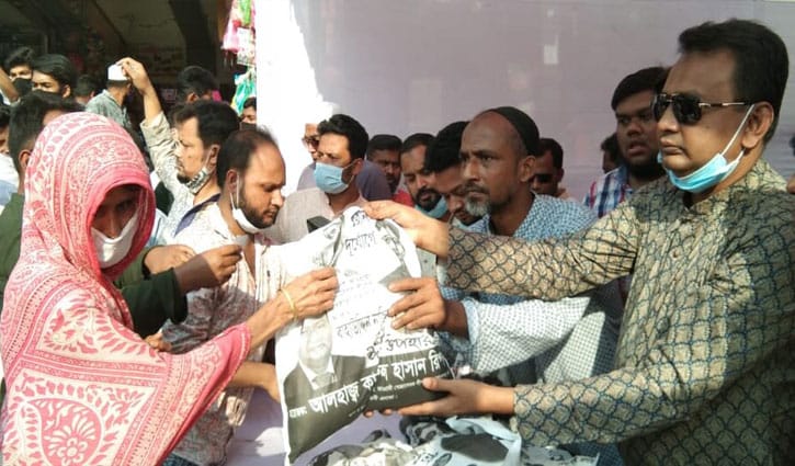 চারদিনে ৩ হাজার পরিবারের মুখে ঈদের হাসি ফোটালেন রিপন চারদিনে ৩ হাজার পরিবারের মুখে ঈদের হাসি ফোটালেন রিপন