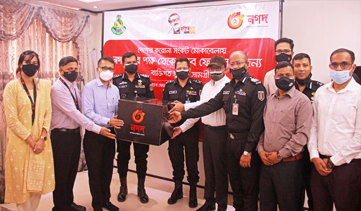 র্যাব সদস্যদের স্বাস্থ্য সুরক্ষা সামগ্রী উপহার দিলো ‘নগদ’ র্যাব সদস্যদের স্বাস্থ্য সুরক্ষা সামগ্রী উপহার দিলো ‘নগদ’