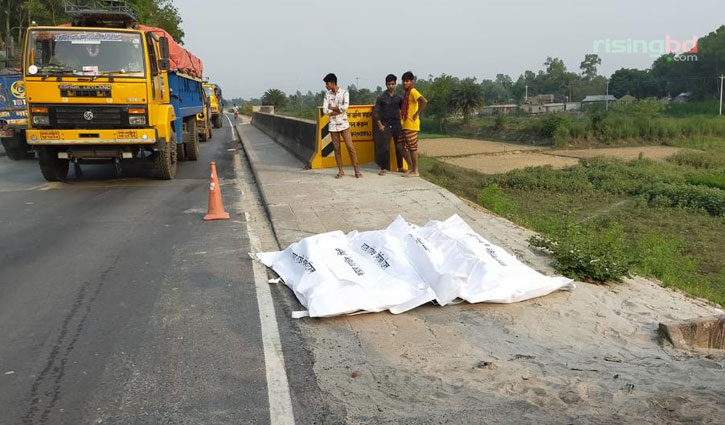 দুই ট্রাকের সংঘর্ষে প্রাণ গেলো ৪ জনের, আহত ২ দুই ট্রাকের সংঘর্ষে প্রাণ গেলো ৪ জনের, আহত ২