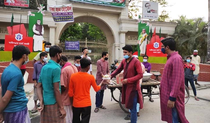 ছিন্নমূল মানুষের পাশে ছাত্রলীগকর্মী আনজির হুসাইন ছিন্নমূল মানুষের পাশে ছাত্রলীগকর্মী আনজির হুসাইন
