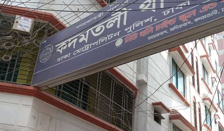 ৩ জনকেই অচেতন ও শ্বাসরোধে খুন, বড় মেয়ে আটক ৩ জনকেই অচেতন ও শ্বাসরোধে খুন, বড় মেয়ে আটক