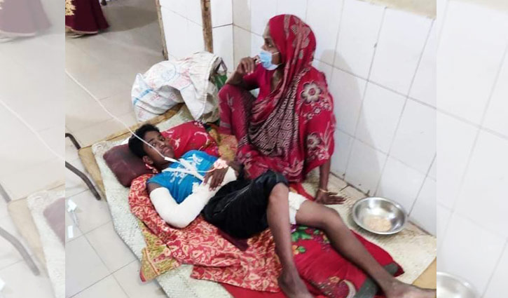 স্কুলছাত্রের বাবার আকুতি স্কুলছাত্রের বাবার আকুতি