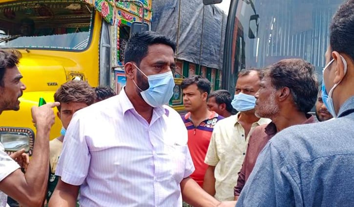 ‘দুই টাকার বিষ কিইনা দেন, খাইয়া মইরা যাই’ ‘দুই টাকার বিষ কিইনা দেন, খাইয়া মইরা যাই’