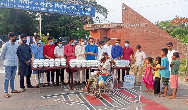 ৯০০ অসহায়কে ইফতার করালো শাবি ছাত্রলীগ ৯০০ অসহায়কে ইফতার করালো শাবি ছাত্রলীগ