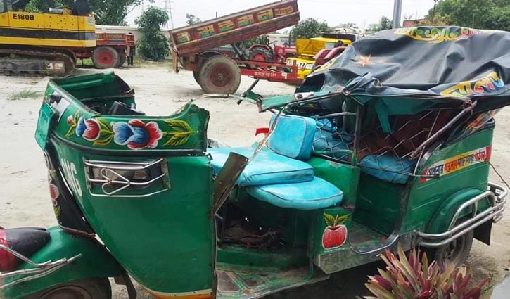 সিএনজিতে পিকআপের ধাক্কা, ২ মাছ ব্যবসায়ী নিহত সিএনজিতে পিকআপের ধাক্কা, ২ মাছ ব্যবসায়ী নিহত
