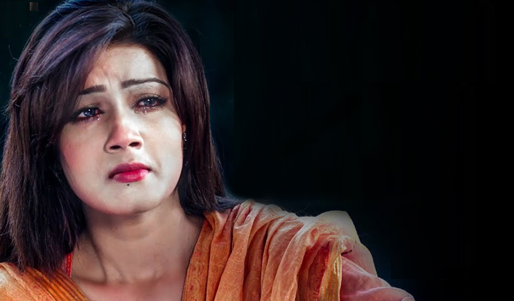 সংসার টিকিয়ে রাখতে সেজদায় মাথা ঠুকেছেন মাহি সংসার টিকিয়ে রাখতে সেজদায় মাথা ঠুকেছেন মাহি