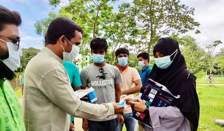 শিক্ষার্থীদের মাঝে জাককানইবি ছাত্রলীগের মাস্ক-স্যানিটাইজার বিতরণ শিক্ষার্থীদের মাঝে জাককানইবি ছাত্রলীগের মাস্ক-স্যানিটাইজার বিতরণ