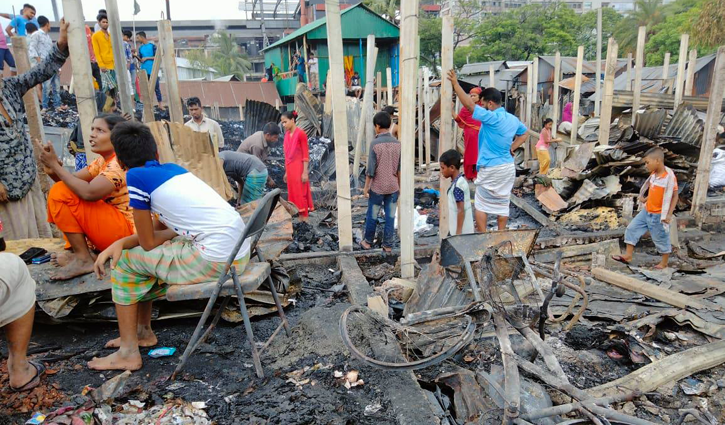 টঙ্গীর বস্তিতে আগুন, শত শত ঘর পুড়ে ছাই টঙ্গীর বস্তিতে আগুন, শত শত ঘর পুড়ে ছাই