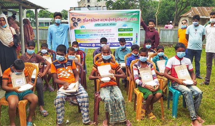 প্রতিবন্ধীরা পেলো নবছায়ার ঈদ উপহার প্রতিবন্ধীরা পেলো নবছায়ার ঈদ উপহার