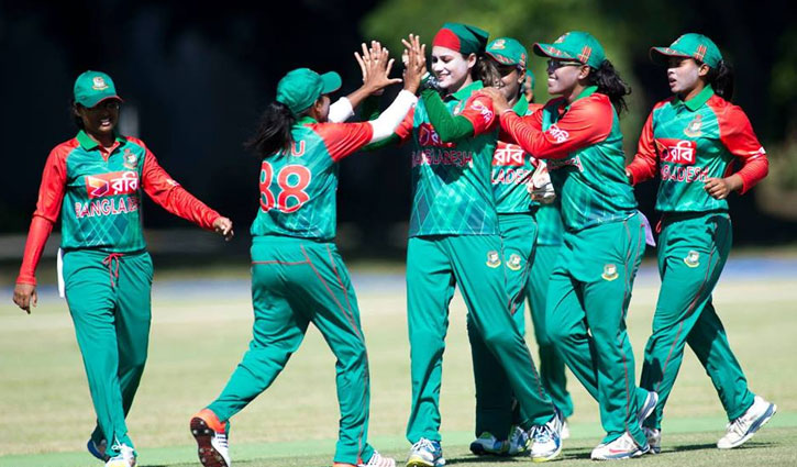 মাঠে ক্রিকেট ফেরানোর আকুতি সালমা-রুমানাদের