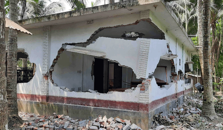 সংঘর্ষের জের: বাগেরহাটে পুরুষ শূন্য শতাধিক পরিবার সংঘর্ষের জের: বাগেরহাটে পুরুষ শূন্য শতাধিক পরিবার