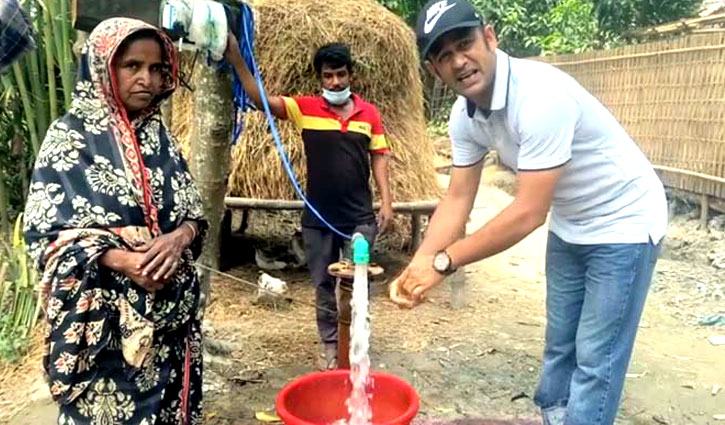 ২ হাজার মানুষের পানি সংকট দূর করলেন ব্যারিস্টার সুমন ২ হাজার মানুষের পানি সংকট দূর করলেন ব্যারিস্টার সুমন