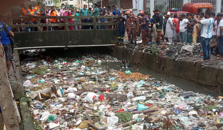 ৮ ঘণ্টায়ও সন্ধান মেলেনি ড্রেনে পড়া আবুল হোসেনের ৮ ঘণ্টায়ও সন্ধান মেলেনি ড্রেনে পড়া আবুল হোসেনের