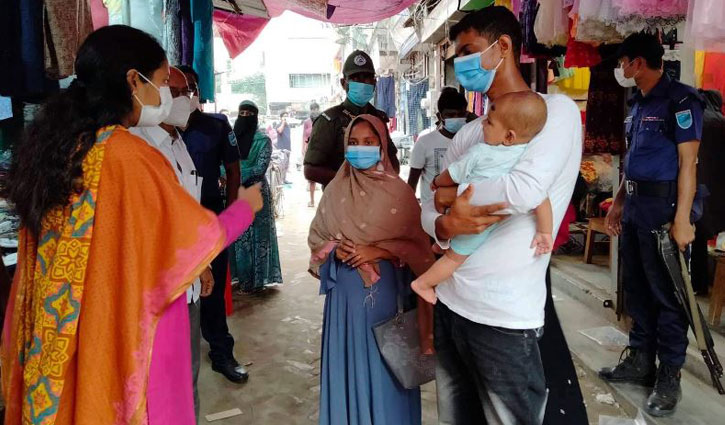 শিশুদের নিয়ে কেনাকাটা, ১২ বাবা-মাকে জরিমানা শিশুদের নিয়ে কেনাকাটা, ১২ বাবা-মাকে জরিমানা