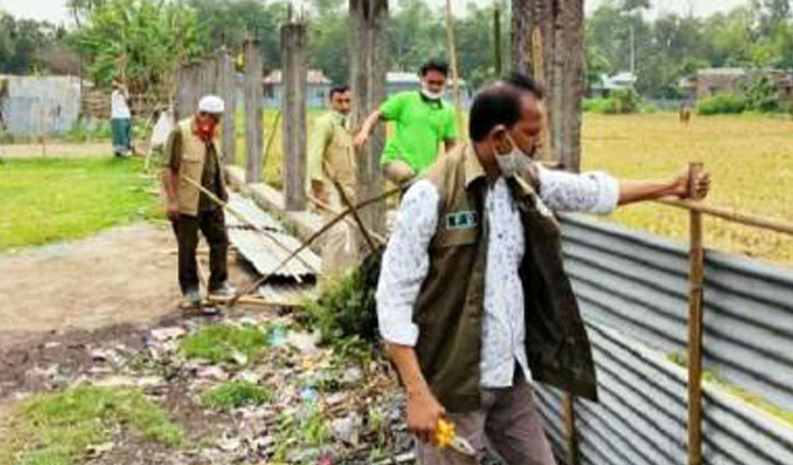 টিনের বাউন্ডারি ভেঙে বনের ৫০ শতাংশ জমি উদ্ধার টিনের বাউন্ডারি ভেঙে বনের ৫০ শতাংশ জমি উদ্ধার