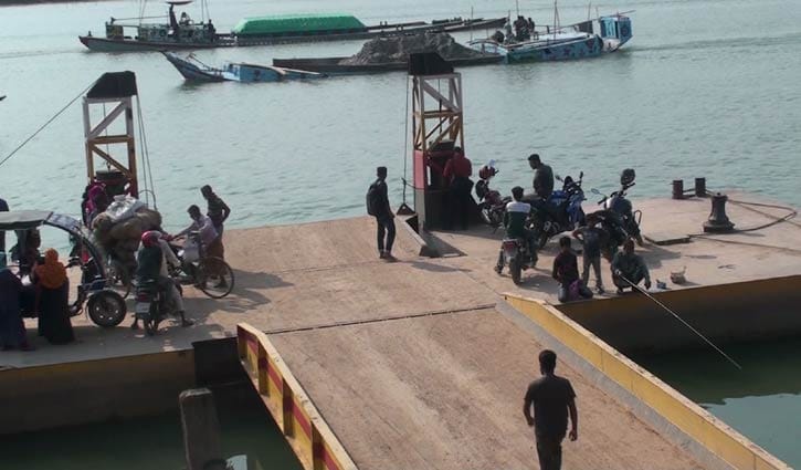 কালনা ঘাট দিয়ে ফেরি চলাচল বন্ধ কালনা ঘাট দিয়ে ফেরি চলাচল বন্ধ