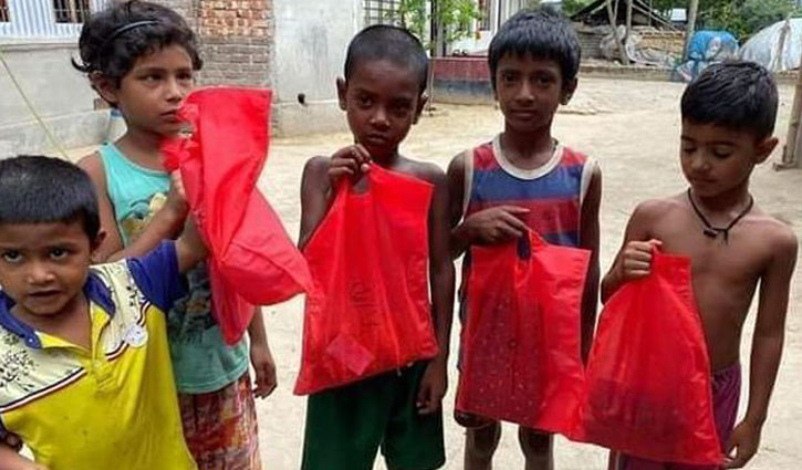৫ টাকায় ঈদ উপহার পেল ৫০০ শিশু ৫ টাকায় ঈদ উপহার পেল ৫০০ শিশু