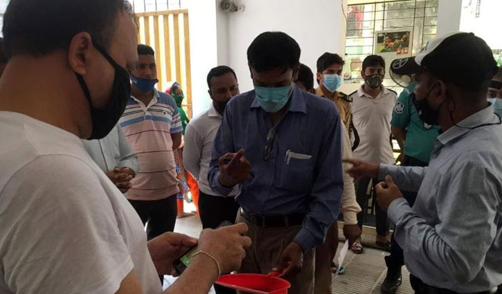 ডিএনসিসি এলাকায় মোবাইল কোর্টে ১ লাখ ৩৮ হাজার টাকা জরিমানা ডিএনসিসি এলাকায় মোবাইল কোর্টে ১ লাখ ৩৮ হাজার টাকা জরিমানা