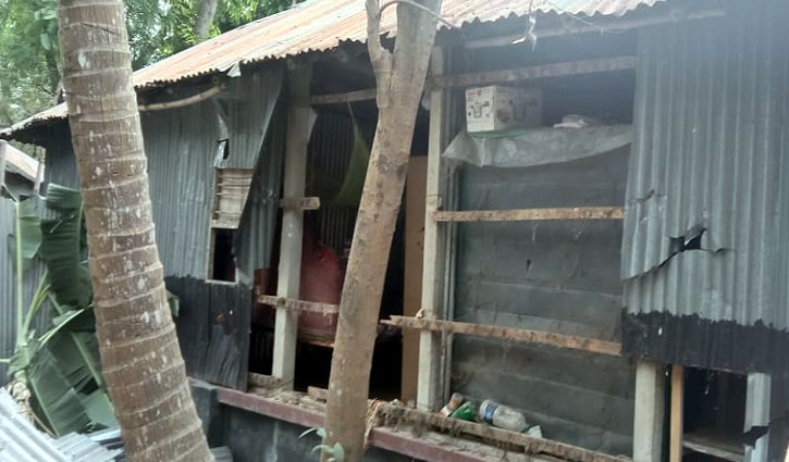 কুষ্টিয়ায় ঘোষণা দিয়ে আ. লীগের ২ গ্রুপের সংঘর্ষ কুষ্টিয়ায় ঘোষণা দিয়ে আ. লীগের ২ গ্রুপের সংঘর্ষ