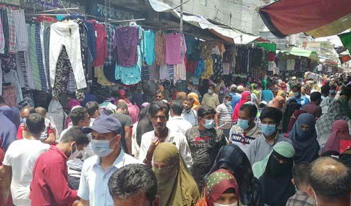 খুলনায় ‘স্বাস্থ্যবিধি ভুলে’ ঈদ কেনাকাটায় ব্যস্ত মানুষ খুলনায় ‘স্বাস্থ্যবিধি ভুলে’ ঈদ কেনাকাটায় ব্যস্ত মানুষ