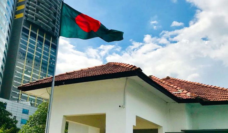 মালয়েশিয়ায় বাংলাদেশ দূতাবাসে সরাসরি পাসপোর্ট প্রদান বন্ধ মালয়েশিয়ায় বাংলাদেশ দূতাবাসে সরাসরি পাসপোর্ট প্রদান বন্ধ