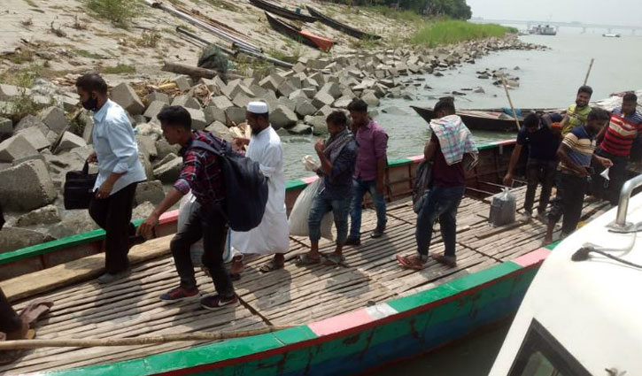লৌহজংয়ে যাত্রী পারাপারের সময় ৬ ট্রলার আটক লৌহজংয়ে যাত্রী পারাপারের সময় ৬ ট্রলার আটক