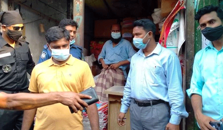 ৪ টন পলিথিন জব্দ, ডিলারের ছয় মাসের জেল ৪ টন পলিথিন জব্দ, ডিলারের ছয় মাসের জেল