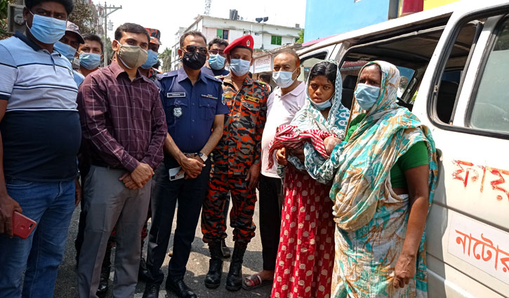 প্রশাসনের উদ্যোগে সন্তানসহ বাড়ি ফিরলেন বুদ্ধিপ্রতিবন্ধী সোনিয়া প্রশাসনের উদ্যোগে সন্তানসহ বাড়ি ফিরলেন বুদ্ধিপ্রতিবন্ধী সোনিয়া