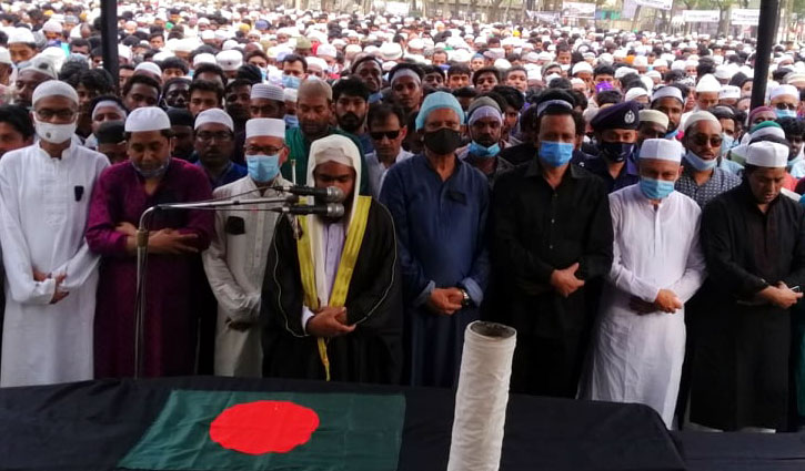 বাবা-মায়ের পাশে চির নিদ্রায় শায়িত হলেন ব্যারিস্টার মওদুদ বাবা-মায়ের পাশে চির নিদ্রায় শায়িত হলেন ব্যারিস্টার মওদুদ