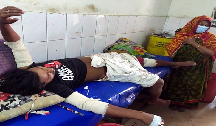 নরসিংদীতে সংঘর্ষ: টেঁটাবিদ্ধ ৩ নরসিংদীতে সংঘর্ষ: টেঁটাবিদ্ধ ৩