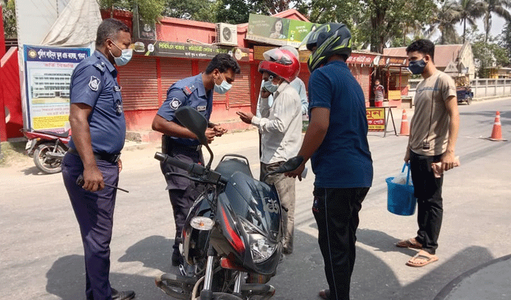 লকডাউন: পাবনায় মোড়ে মোড়ে চেকপোস্ট-তল্লাশি লকডাউন: পাবনায় মোড়ে মোড়ে চেকপোস্ট-তল্লাশি