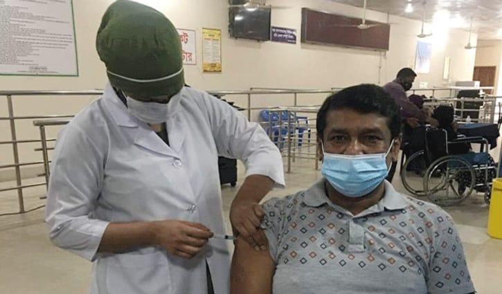 করোনা টিকার দ্বিতীয় ডোজ দেওয়া শুরু করোনা টিকার দ্বিতীয় ডোজ দেওয়া শুরু