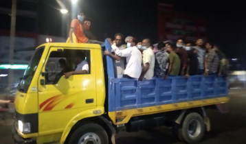 ঝক্কি-ঝামেলা সঙ্গী করে ঢাকা ছেড়েছে লাখো মানুষ ঝক্কি-ঝামেলা সঙ্গী করে ঢাকা ছেড়েছে লাখো মানুষ