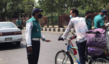মোড়ে মোড়ে চেকপোস্ট, হাতে হাতে মুভমেন্ট পাস মোড়ে মোড়ে চেকপোস্ট, হাতে হাতে মুভমেন্ট পাস
