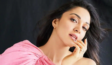 ফের টপলেস কিয়ারা ফের টপলেস কিয়ারা