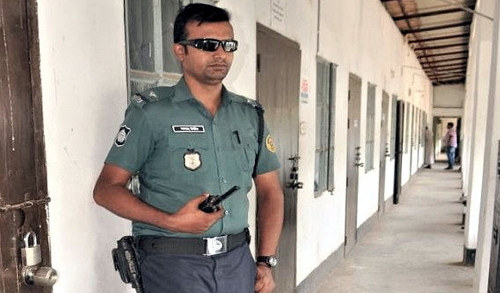 চট্টগ্রামে মাদকবাহী মাইক্রোবাসের চাপায় এএসআই নিহত চট্টগ্রামে মাদকবাহী মাইক্রোবাসের চাপায় এএসআই নিহত
