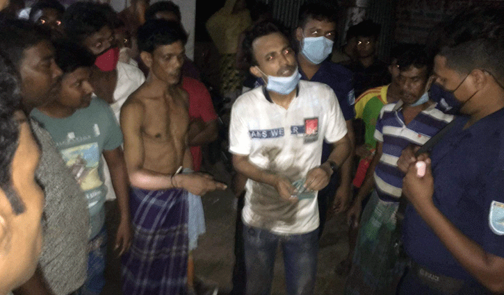 পুলিশ পরিচয়ে ছিনতাই, জনতার হাতে ধরা পুলিশ পরিচয়ে ছিনতাই, জনতার হাতে ধরা