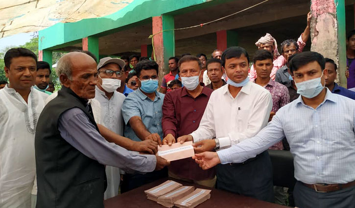 শাল্লায় ক্ষতিগ্রস্ত পরিবারগুলোকে প্রধানমন্ত্রীর মানবিক সহায়তা শাল্লায় ক্ষতিগ্রস্ত পরিবারগুলোকে প্রধানমন্ত্রীর মানবিক সহায়তা