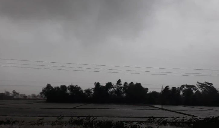 কলকাতায় টর্নেডোর আশঙ্কা কলকাতায় টর্নেডোর আশঙ্কা