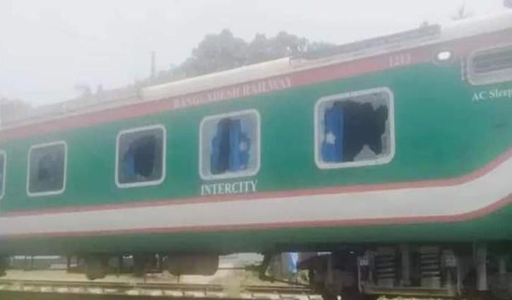 ব্রাহ্মণবাড়িয়ায় ট্রেনে হামলা-ভাঙচুর ব্রাহ্মণবাড়িয়ায় ট্রেনে হামলা-ভাঙচুর