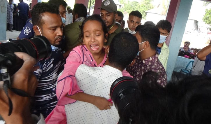 পরিবারের সবাইকে হারিয়েছে শিশু মীম পরিবারের সবাইকে হারিয়েছে শিশু মীম