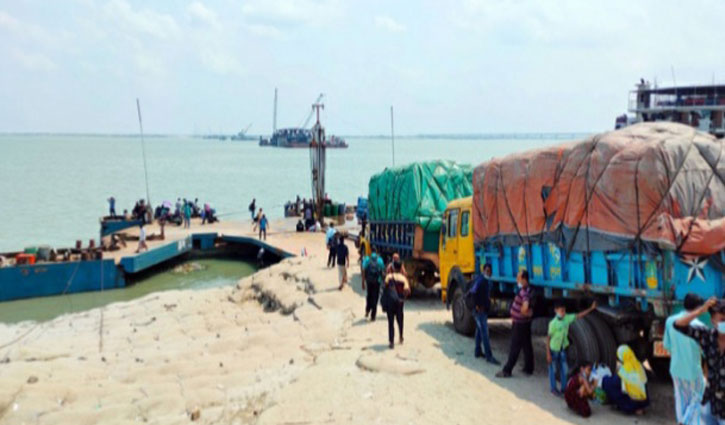 শিমুলিয়া ঘাটে যাত্রীর চাপ কমেছে শিমুলিয়া ঘাটে যাত্রীর চাপ কমেছে