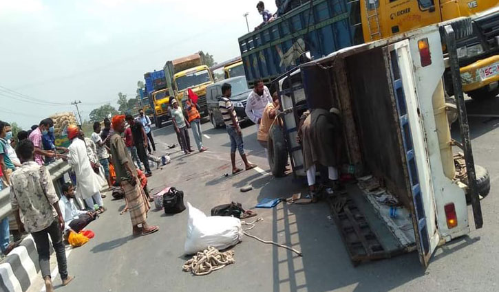 টাঙ্গাইল-বঙ্গবন্ধু সেতু মহাসড়কে পিকআপ উল্টে আহত ৭ টাঙ্গাইল-বঙ্গবন্ধু সেতু মহাসড়কে পিকআপ উল্টে আহত ৭
