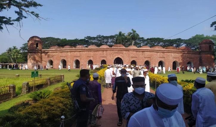 ষাটগম্বুজ মসজিদে ঈদের নামাজ আদায় ষাটগম্বুজ মসজিদে ঈদের নামাজ আদায়